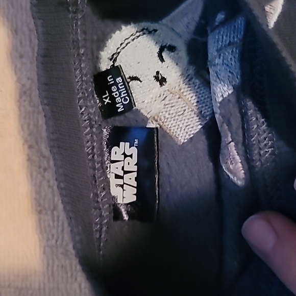 STUNNING CROP MANDALORIAN THE CHILD EMBROIDED CREWNECK - Picture 3 of 8